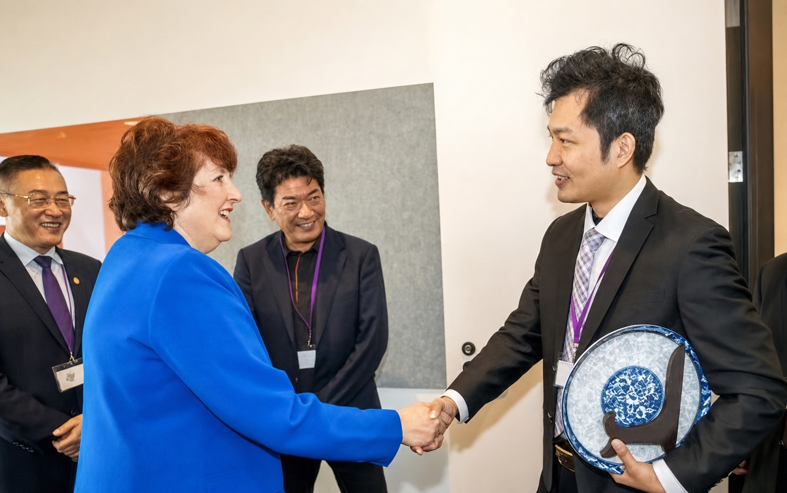 Queensland Chinese Affairs Committee representatives meeting with Queensland multicultural minister Fiona Simpson MP
